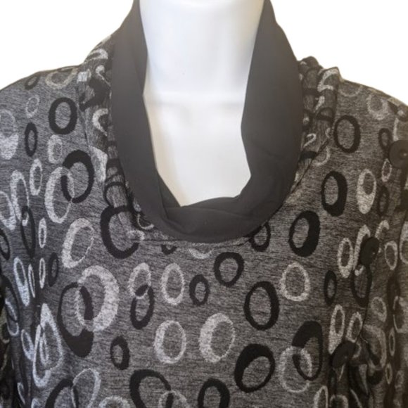 --- Silvery Gray and Black Stretch Top Fits Size XL - Picture 2 of 2